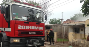 Un incendio se descontroló y afectó varias viviendas en un asentamiento de Santa Lucía