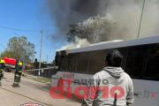 Quimilí: un colectivo fue consumido completamente por el fuego