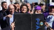Video: el momento del ataque contra la caravana de Javier Milei por Lomas de Zamora