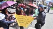 Trabajadores de salud protestan por bonos y sueldos