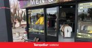 Rompió la puerta de un comercio y robó indumentaria