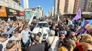 La caravana de Javier Milei en Lomas de Zamora fue atacada a piedrazos y evacuada de urgencia