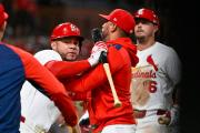 Willson Contreras suspendido seis juegos por altercado con umpire