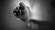 Encargada de una funeraria se lleva los cadáveres de bebés a su casa: esta es la insólita razón
