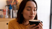 Esta es la forma correcta de beber café para cuidar tu salud: alerta con las sustancias que agregas a esta popular infusión