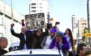 Piedras e insultos: en Lomas, la Libertad no pudo avanzar