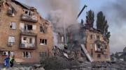 Ataque masivo en Ucrania: bombardeo de Rusia dejó al menos 14 muertos y destruyó edificios de la Unión Europea