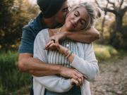 Mark Travers, psicólogo, sobre la felicidad en las parejas: Estos son los 5 temas sobre los que hablan las personas que tienen las relaciones más felices”