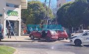 Tránsito sin remedio en La Plata: casi se incrusta contra una farmacia llena de clientes