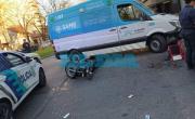 Un motociclista en terapia intensiva tras chocar contra un auto en La Plata