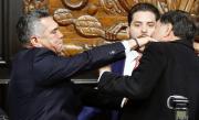 SENADORES MEXICANOS SE TRENZAN A LOS GOLPES: Se acusan de pedir una intervención militar de EEUU