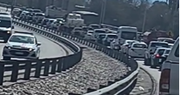 Video: tras un choque, una fila interminable en la Circunvalación