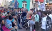 Tensión y empujones en otra caravana de Karina y Menem, ahora en Corrientes: hay detenidos
