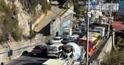 “Están racionando diésel”: Transportistas duermen en sus vehículos por la escasez del combustible en La Paz y El Alto
