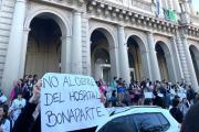 Trabajadores del Hospital Bonaparte alertaron por guardias sin personal y convocaron a un ruidazo el viernes