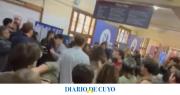 Butal pelea entre agrupaciones libertarias y peronistas en un pasillo de la UBA
