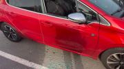 Dejó a su hijo de 2 años encerrado en el auto y se fue a hacer compras: el nene fue salvado por dos policías