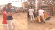 VIRAL: Le jugaron una broma a un reportero durante fiesta taurina en España y casi terminó en tragedia