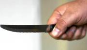 La atacaron en la calle, le robaron con cuchillo y luego abusaron de ella: hay dos imputados