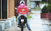 “Delitos ya”: en moto, robó con la ropa de una app de reparto