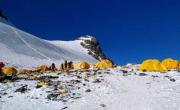 Usan drones basureros para limpiar el Everest
