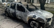 Susto y vecinos en alerta por un hombre que quema autos cuando todos duermen