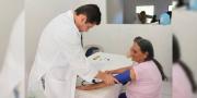 Siete de cada 10 personas acuden a un centro de salud público en el país