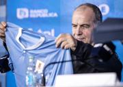Se reveló la mentira de Bielsa que rompió el vestuario de Uruguay: se equivocó y