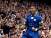 Enzo Fernández gritó de penal en el triunfo del Chelsea, que tuvo a Alejandro Garnacho en la tribuna