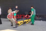 Una mujer mayor se cayó en la calle, sufrió un fuerte golpe y terminó en el Regional