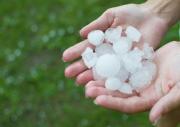 Sorpresa en Tucumán: el frente frío dejó granizo de gran tamaño en La Cocha