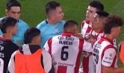 Escándalo en Córdoba: la polémica decisión de Lobo Medina en el final de Instituto vs. Independiente