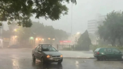 Mendoza: por la tormenta de Santa Rosa, hay al menos 100 evacuados y colapsó un hipermercado
