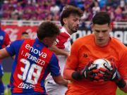 San Lorenzo no supo cómo romper el cero ante un Huracán que jugó más de una hora con 10 y que tuvo la más clara del clásico