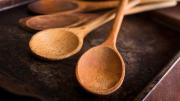 Por qué hay que remojar en vinagre las cucharas de madera: ¿qué significa?