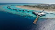 Espejos sobre el agua, diseño futurista y u$s 2.400 por noche: cómo es el Shebara Resort en Arabia Saudita