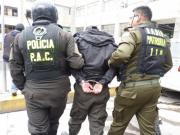 Tarija: Detienen a un policía, lo acusan de apuñalar a su pareja en el cuello