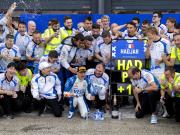 El blooper de Isack Hadjar en la tarde más feliz de su carrera: rompió el trofeo, tras conseguir su primer podio en la F1