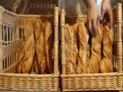 Guerra de panaderías en Francia: una cadena de supermercados sale a vender la baguette a 0,29 euros y los panaderos entran en pánico