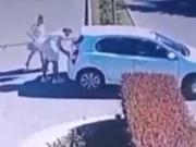 Un chofer de aplicación le robó las valijas a dos turistas cuando los dejó en la puerta de un country en Berazategui