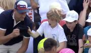 “CEO millonario”: descubrieron al espectador que le robó a un niño el regalo de un tenista en el US Open y generó repudio