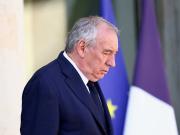 No habrá milagro: fuerte advertencia de la oposición al primer ministro de Francia, al borde del precipicio