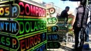 Precio del dólar sigue en bajada y surgen explicaciones diferentes