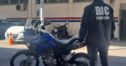Dos chicos de 16 años, detenidos por robar una moto valuada en $7 millones