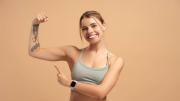 Ni flexiones ni bíceps con mancuernas: el simple ejercicio de pilates para tener brazos de acero en pocos días