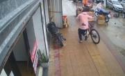 Indignación en Tolosa: a plena luz del día, le robó la bicicleta que usa para trabajar