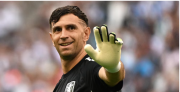 Revelaron por qué colapsó el pase de Dibu Martínez al Manchester United: las razones del tenso clima en Aston Villa
