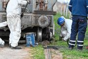 Descarriló un tren de carga en Roca: tres vagones quedaron fuera de las vías y trabajan para recolocarlos