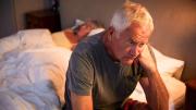 Adultos mayores: el hábito que llama al insomnio y no se debe realizar antes de dormir