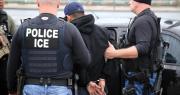 Migrantes latinos y surcoreanos, entre los 450 detenidos en la más grande redada de la gestión de Trump